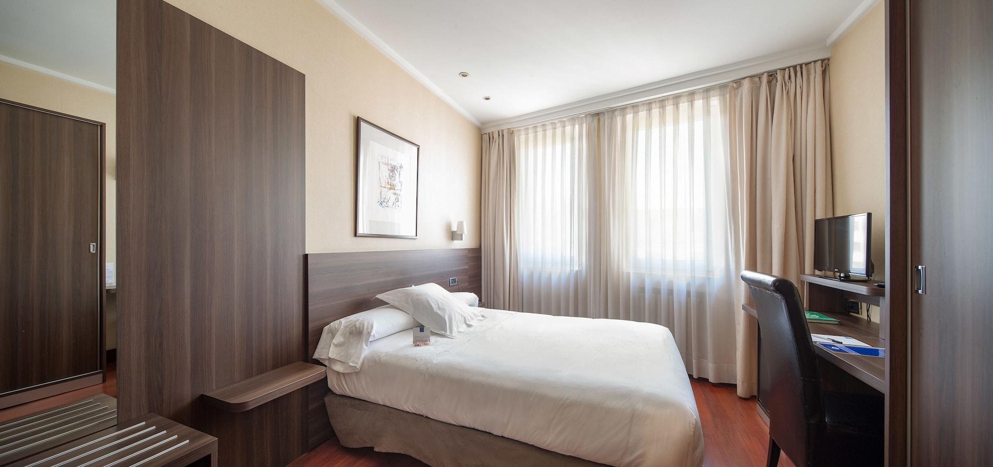 Hotel Yoldi Пампона Екстериор снимка