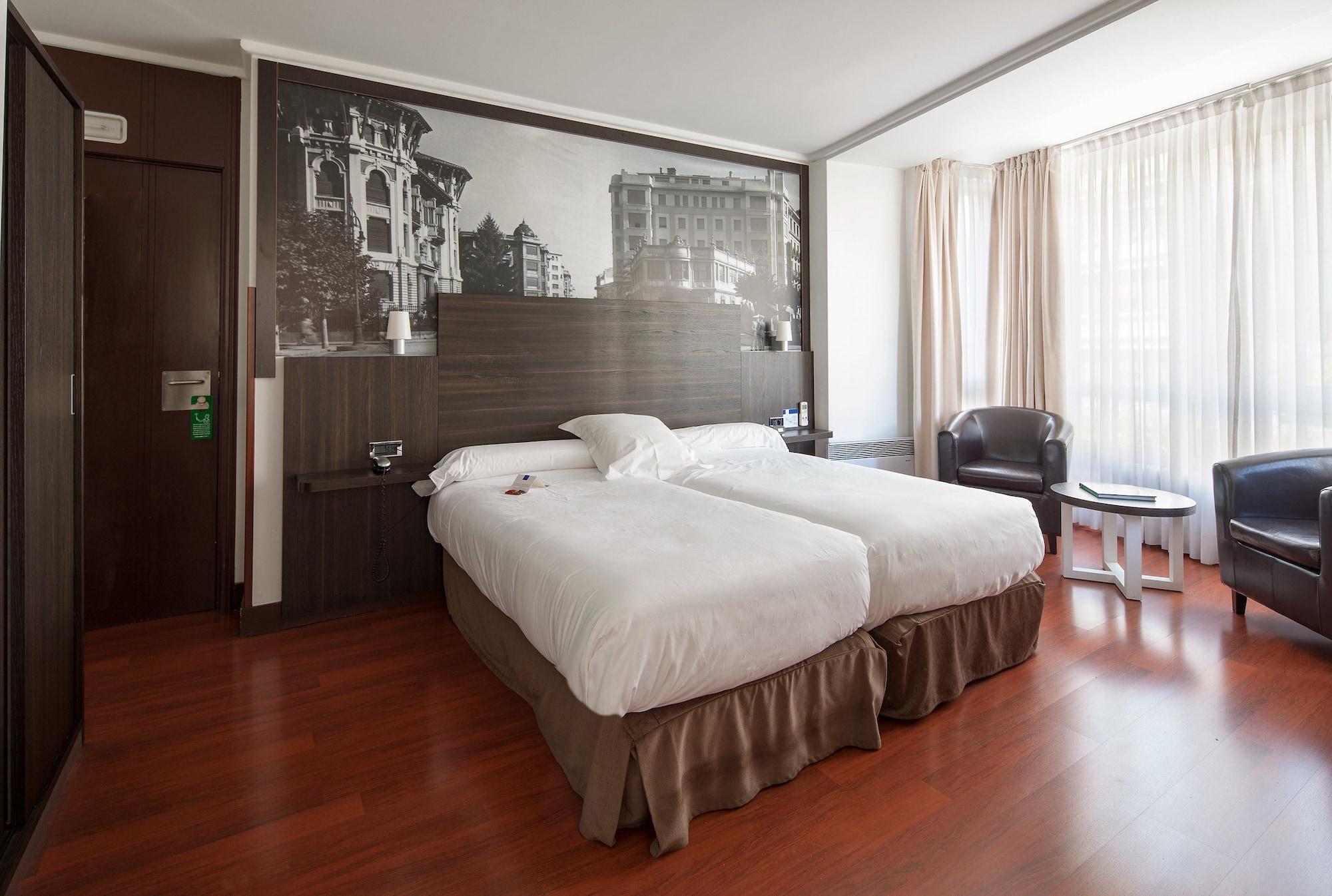 Hotel Yoldi Пампона Екстериор снимка