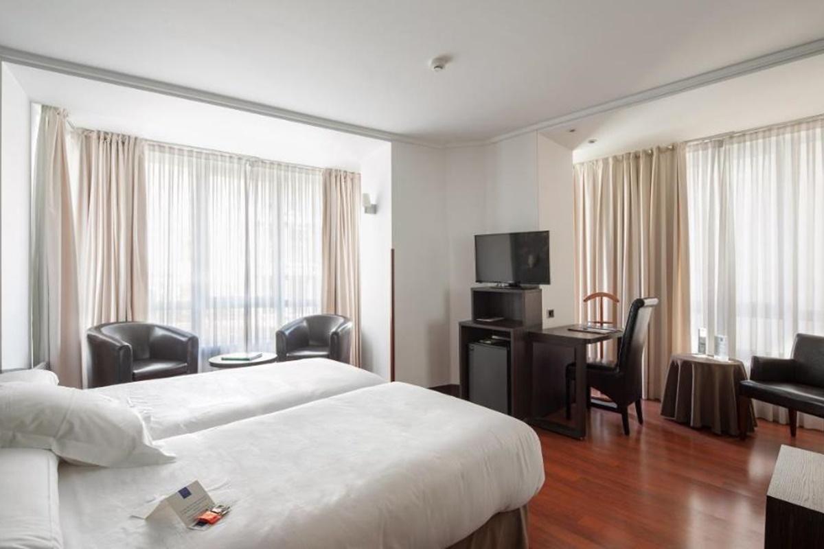 Hotel Yoldi Пампона Екстериор снимка