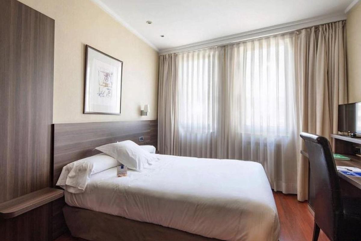 Hotel Yoldi Пампона Екстериор снимка