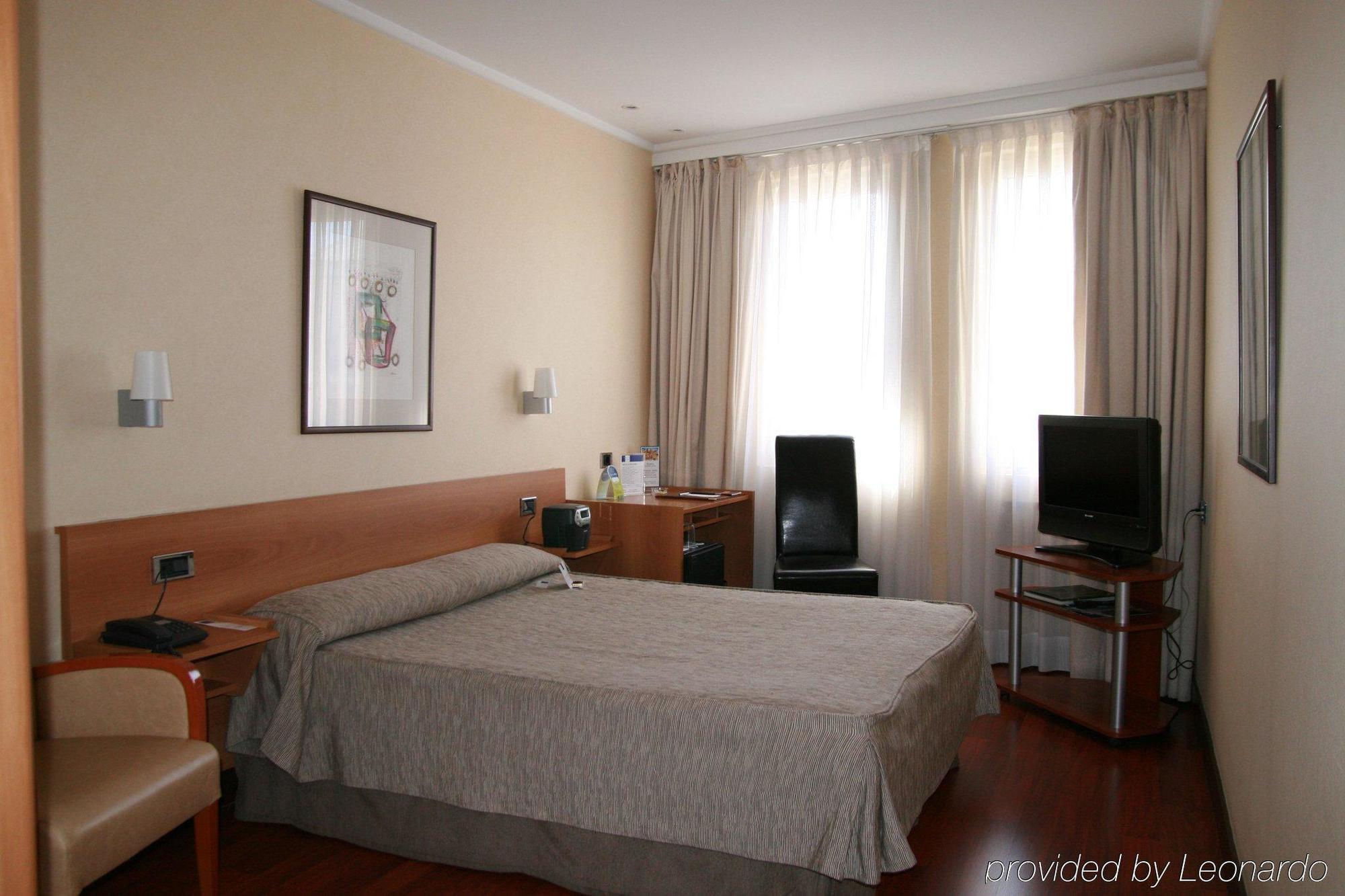 Hotel Yoldi Пампона Стая снимка