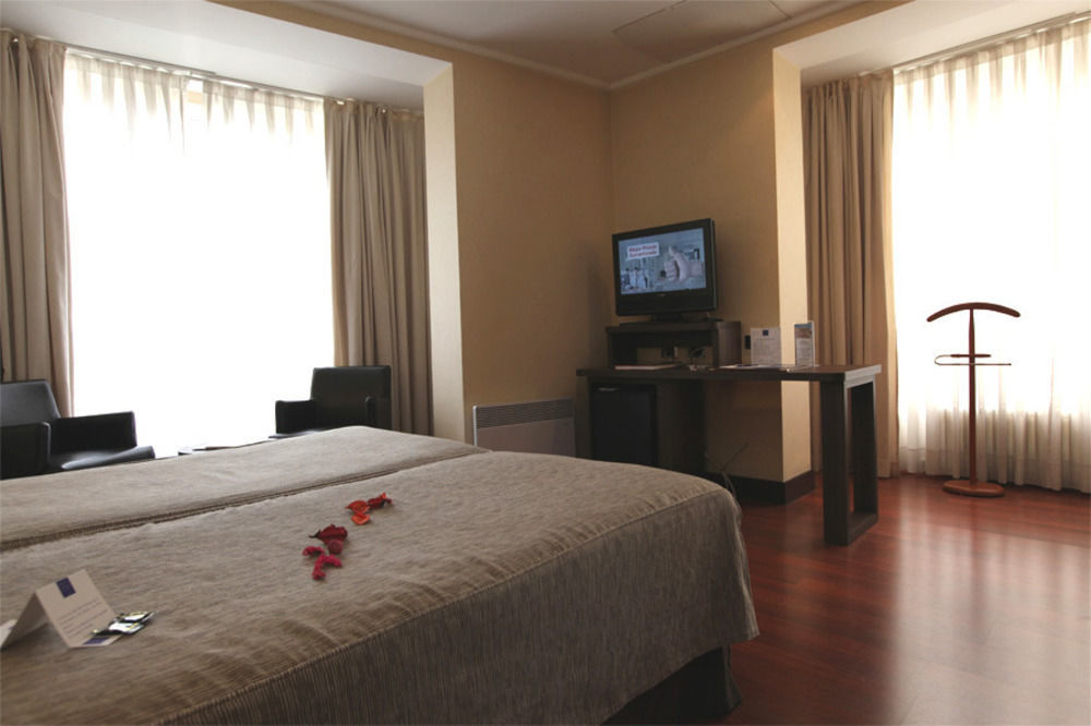 Hotel Yoldi Пампона Екстериор снимка
