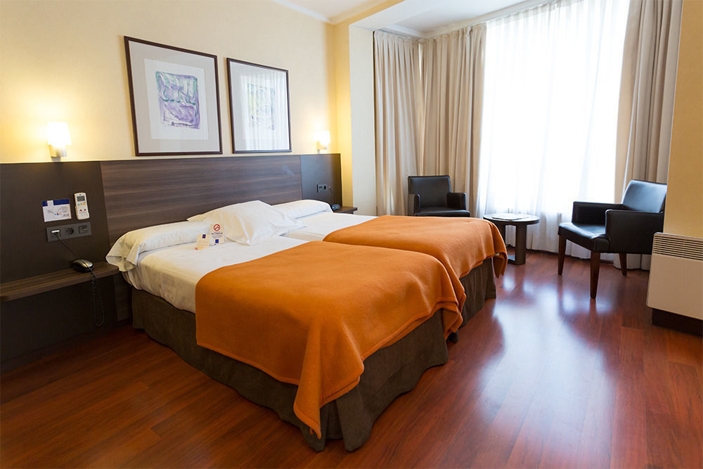 Hotel Yoldi Пампона Екстериор снимка