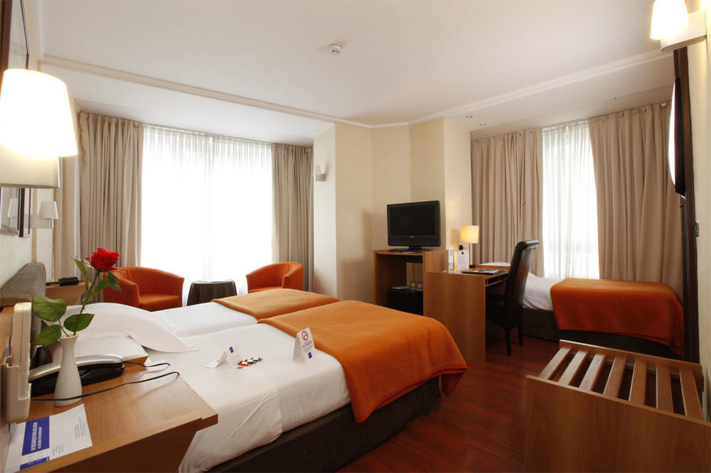 Hotel Yoldi Пампона Екстериор снимка