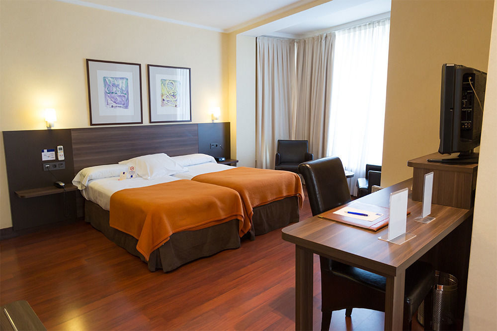 Hotel Yoldi Пампона Екстериор снимка