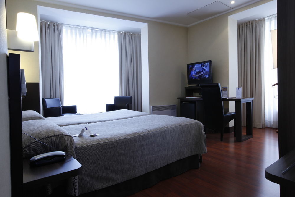Hotel Yoldi Пампона Екстериор снимка