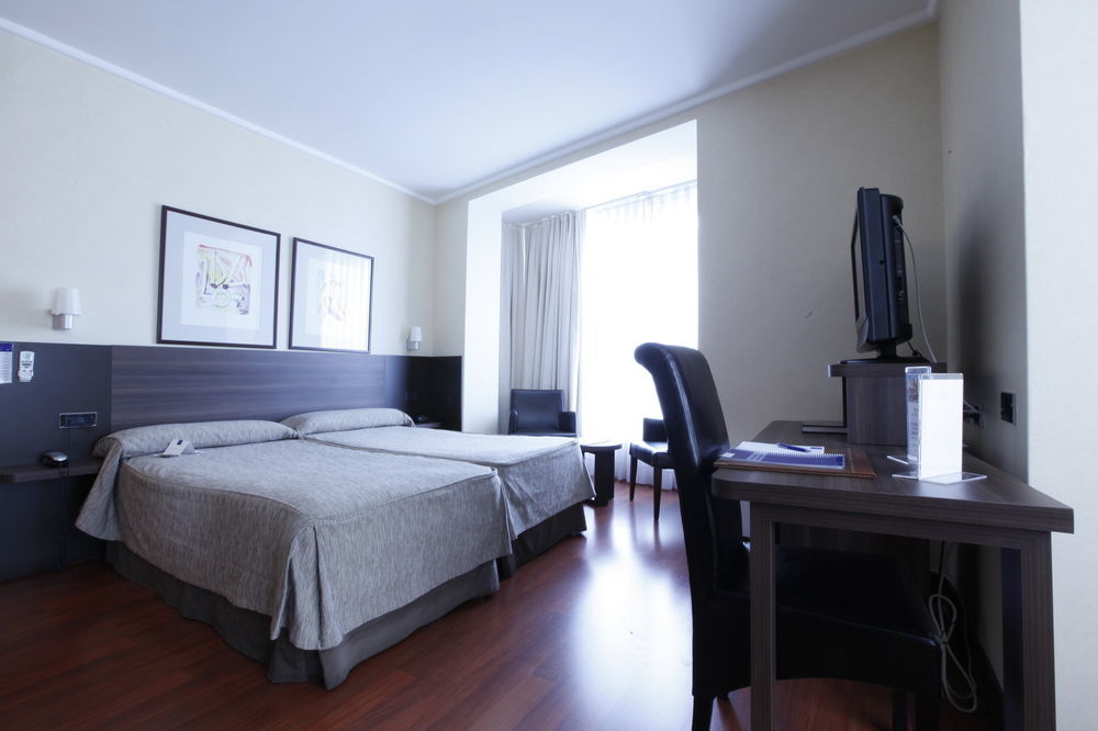 Hotel Yoldi Пампона Екстериор снимка