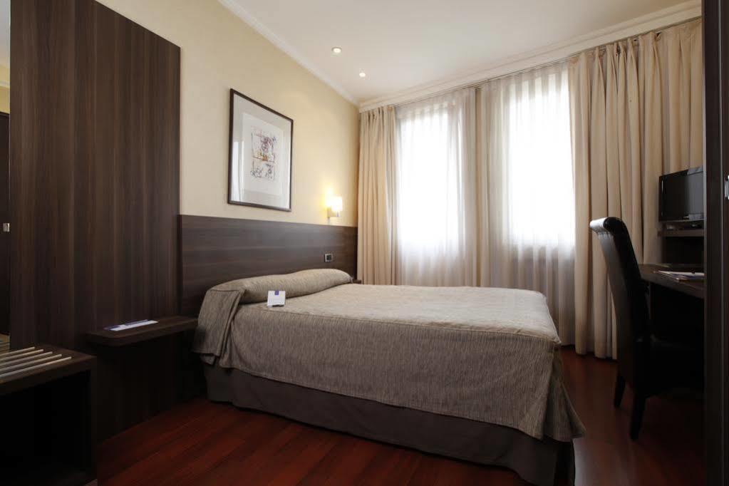Hotel Yoldi Пампона Екстериор снимка