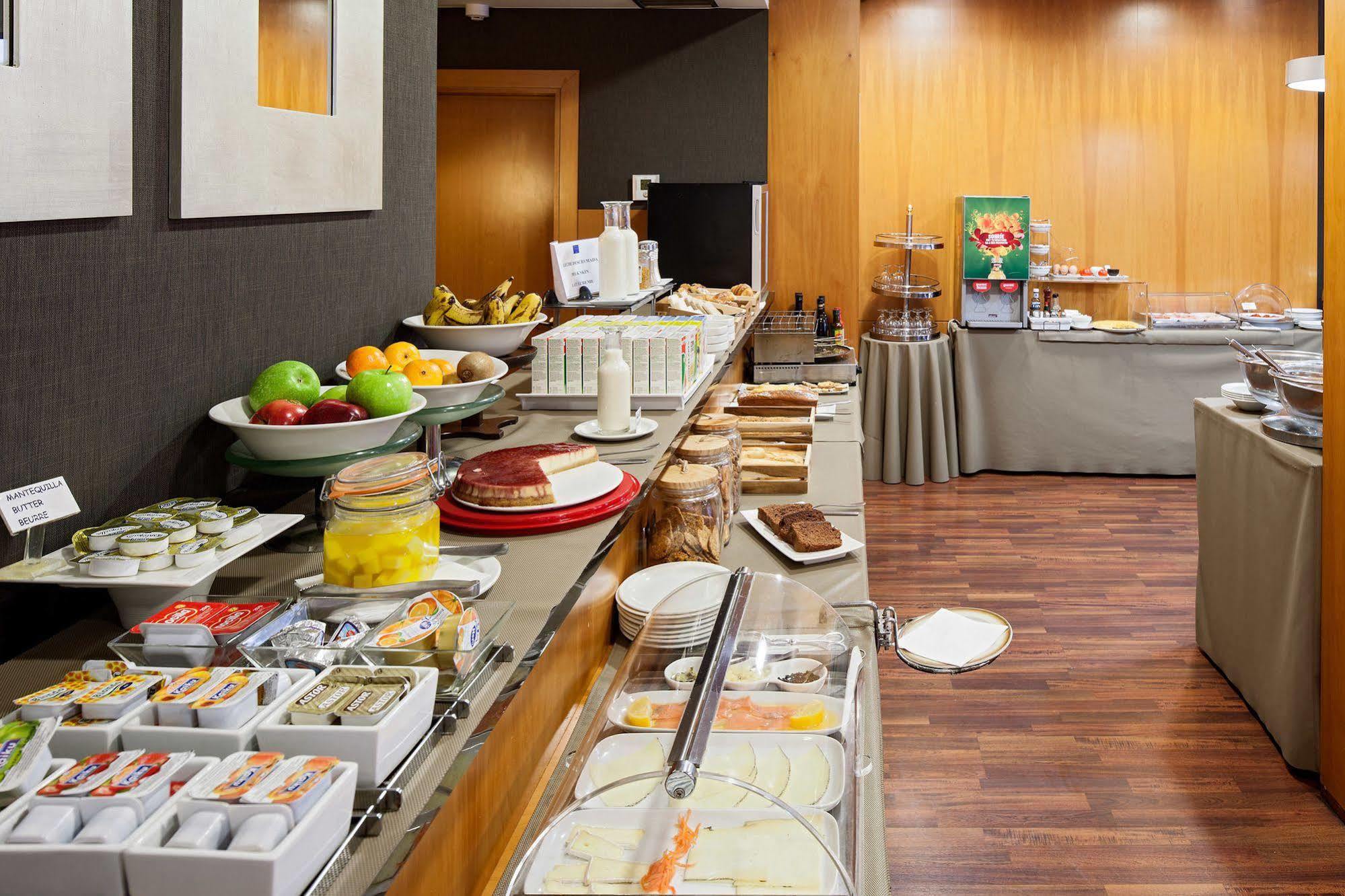 Hotel Yoldi Пампона Екстериор снимка